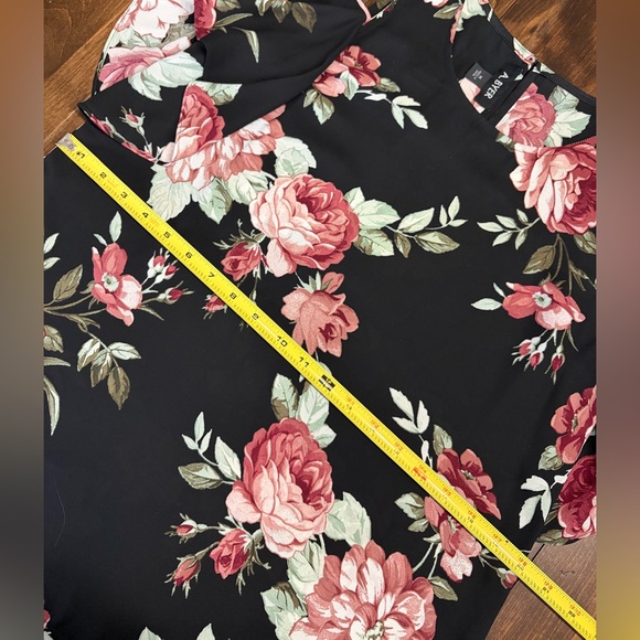 Floral Ruffle Blouse - Picture 3 of 4